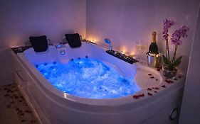 Suite con Jacuzzi de la Haya y Parking